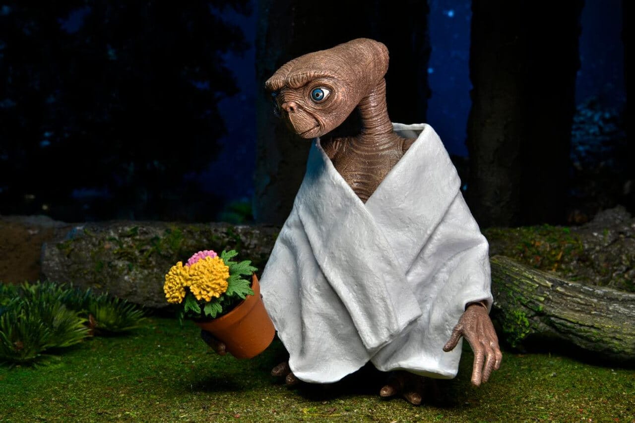 E.T. 40th Anniversary Ultimate E.T. 7" Figure by NECA - Image 2