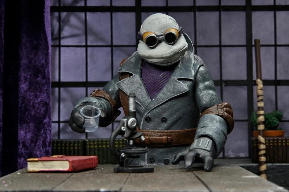 Universal Monsters x Teenage Mutant Ninja Turtles Ultimate Donatello as Invisible Man Action Figure - Image 3