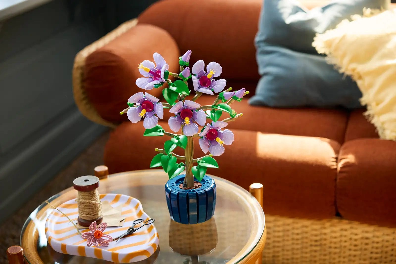 Lego: Botanicals- Hibiscus 10372 - Image 2