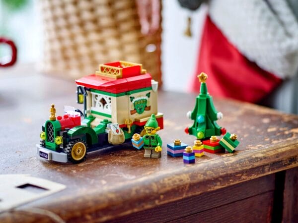 Lego: Santa's Delivery Truck 40746 - Image 2