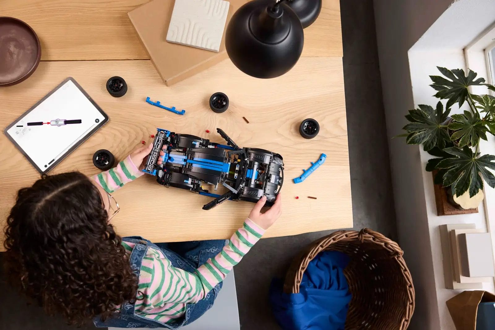 Lego: Technic- Porsche GT4 e-Performance 42176 - Image 7