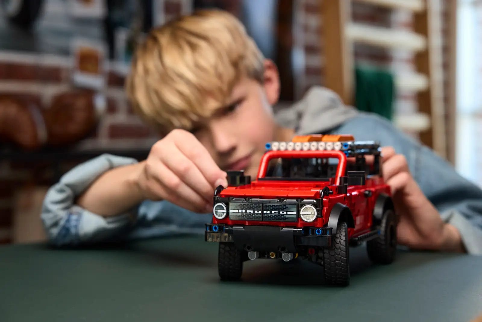 Lego: Technic- Ford Bronco SUV 42213 - Image 3